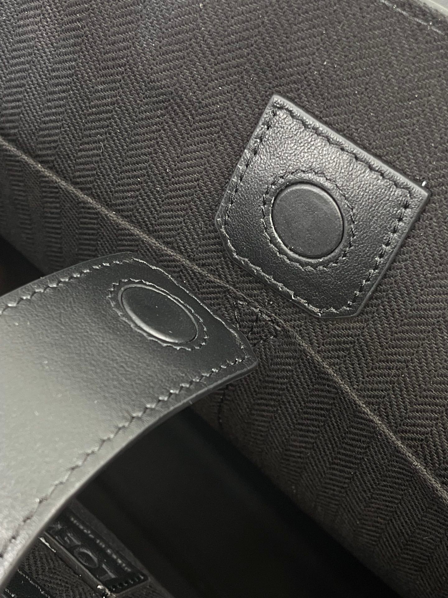羅L威-Buckle 直式托特包-提把長度可調節