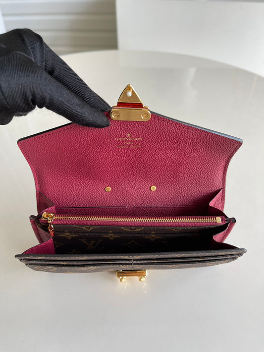LV M58413 紫紅老花 信封式Pallas錢夾