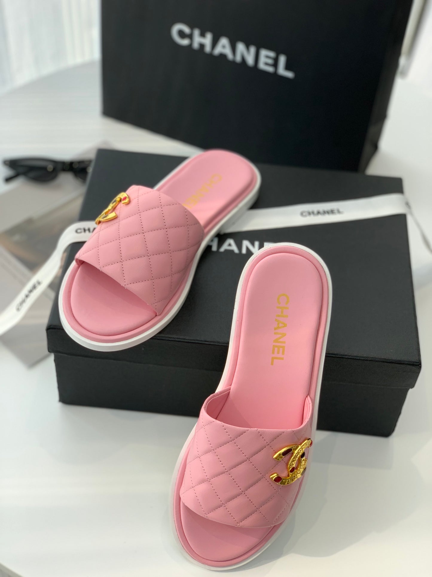 小香家-22A 手工坊寶石扣新款拖鞋（尺碼35-40）