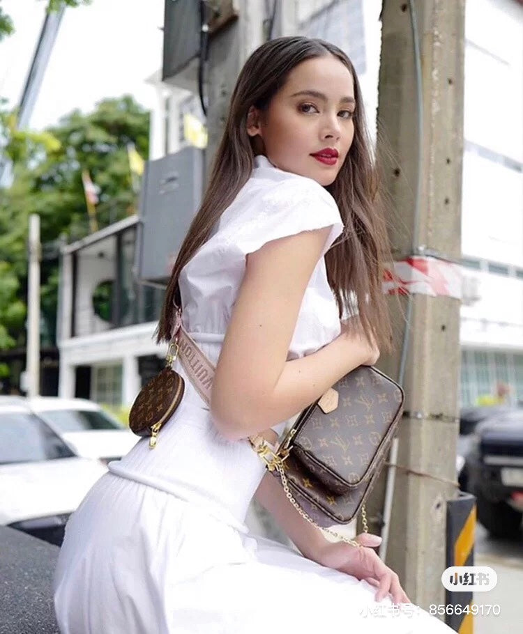 M44840 路L家-Multi Pochette Accessories 五合一麻將包 粉色 上身照