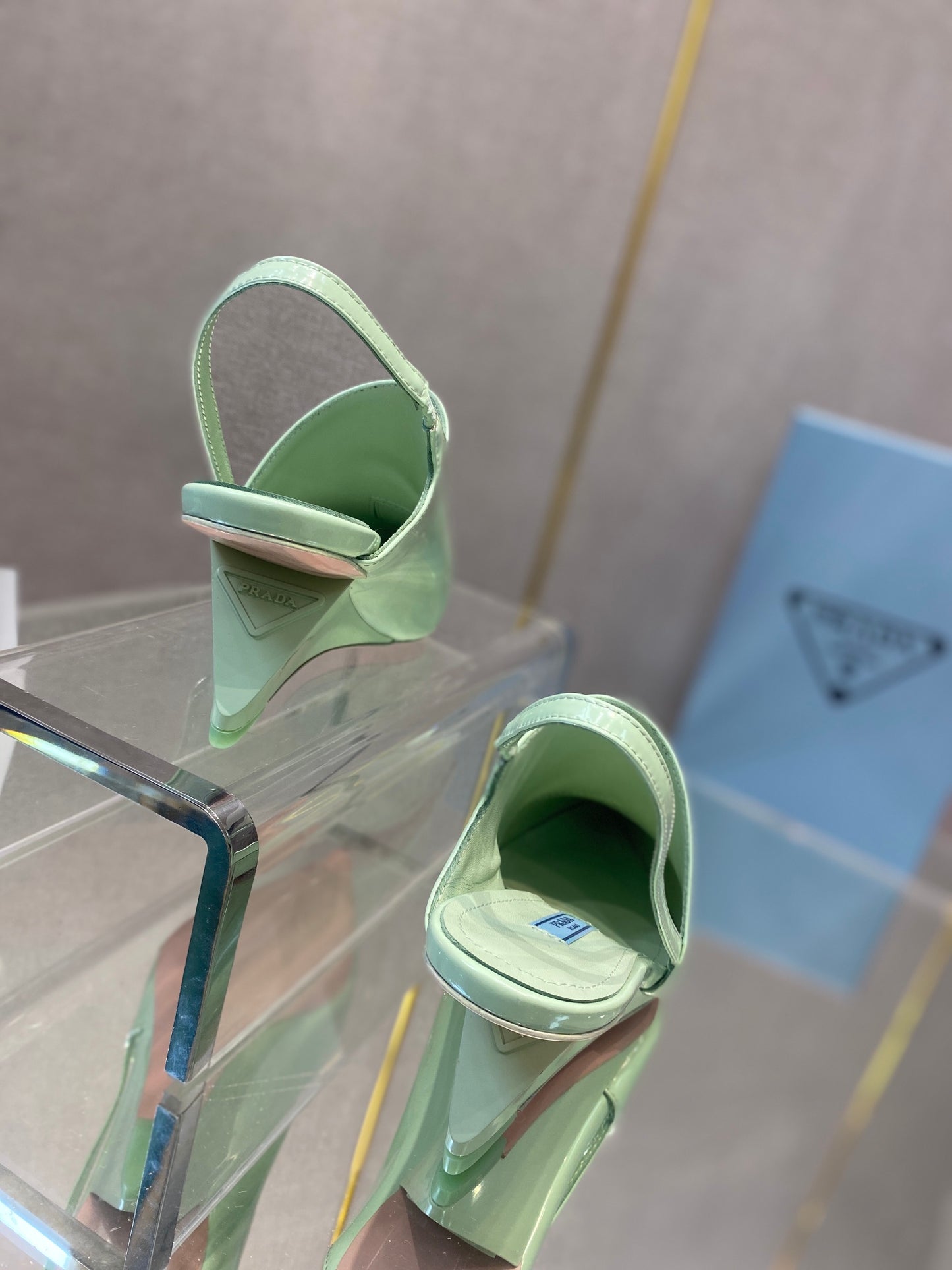 Prada 鞋-Prada 尖頭低跟量跟鞋（馬卡龍綠）