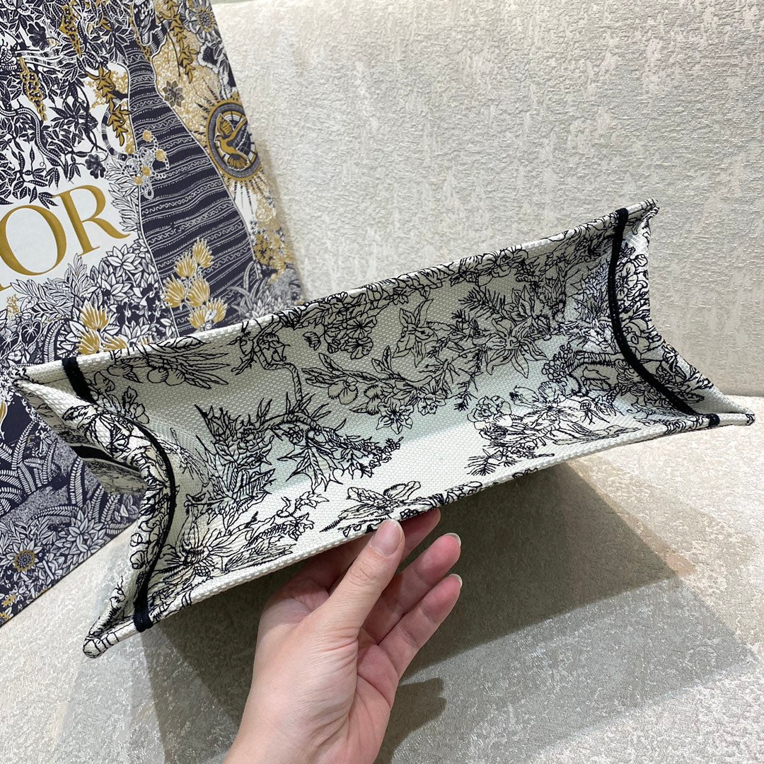 Dior Book Tote-小號36.5cm-黑白早春花卉