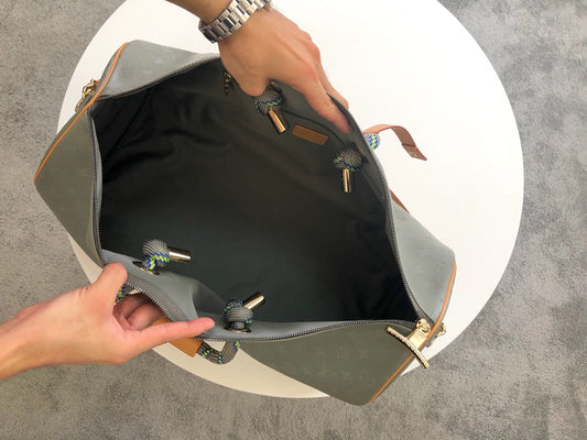 Lou-Monogram Titanium 旅行袋