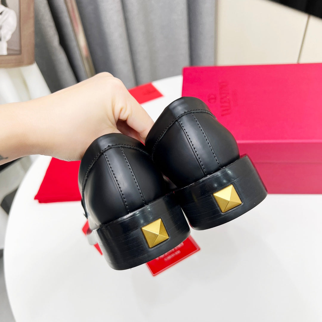 范倫V-2022早春新款 厚底福樂鞋