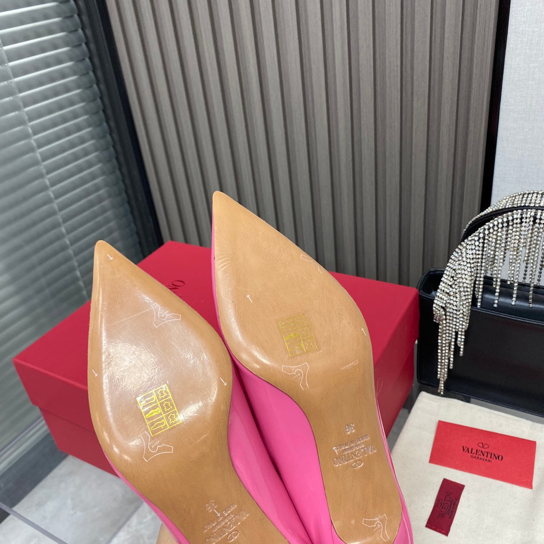范倫V-2022秋冬新款 鉚釘五金低跟鞋 桃紅色