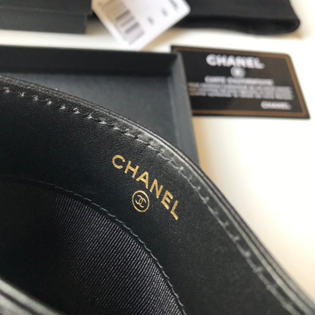 Chanel 大Logo卡包