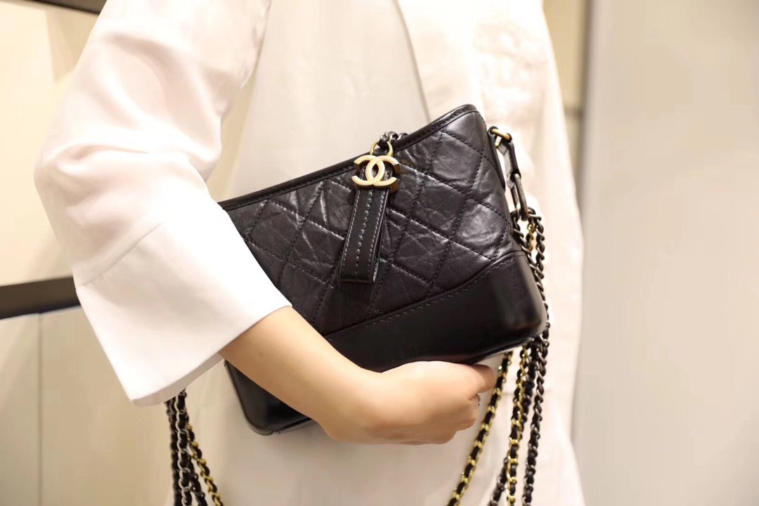 Chanel 小號流浪包-黑色菱格紋