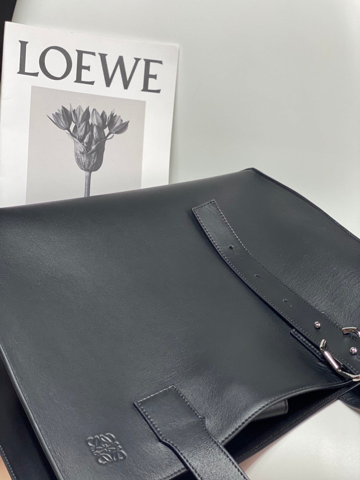 羅L威-Buckle Horizontal Tote 手袋
