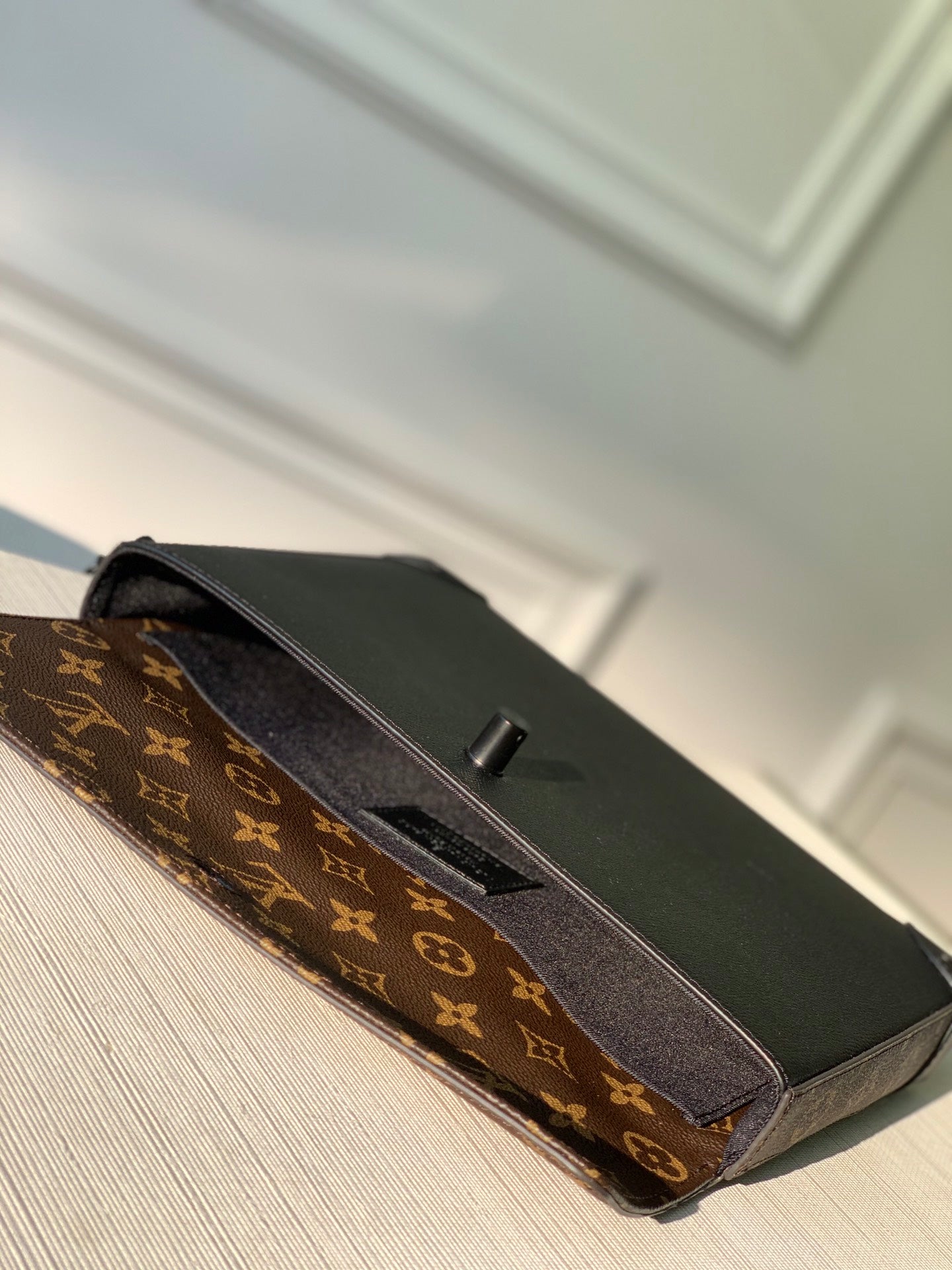LV M30583 Pochette Voyage Steamer手拿包-黑色