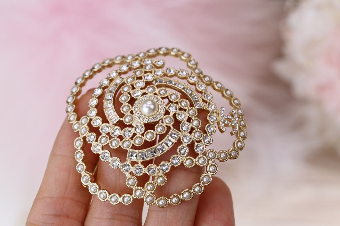 Chanel 胸針