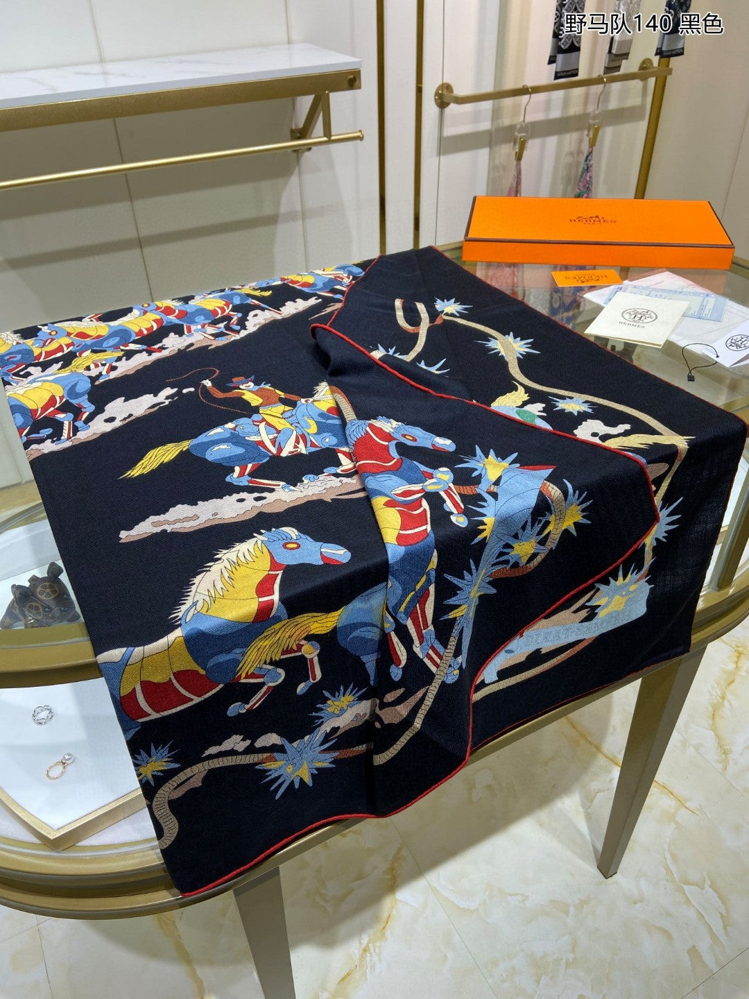 小愛款-野馬隊方形圍巾 140*140cm 70%羊絨+30%真絲