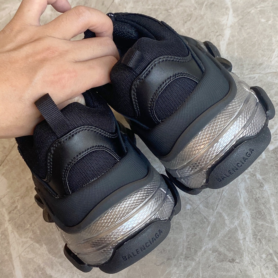 Balenciaga 巴黎世家-Triple S 氣墊老爹鞋