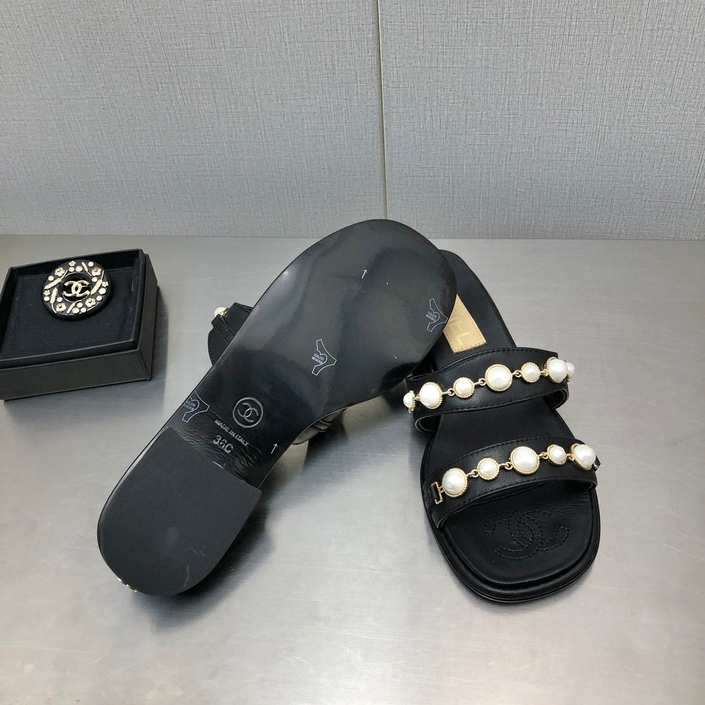 小香家-22A 手工坊珍珠釦拖鞋-內外羊皮（尺碼35-40）