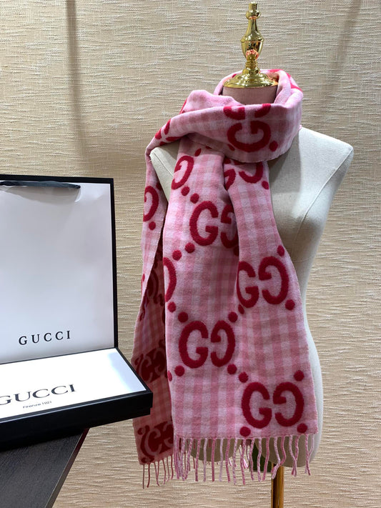 Gucci 新款大LOGO圍巾