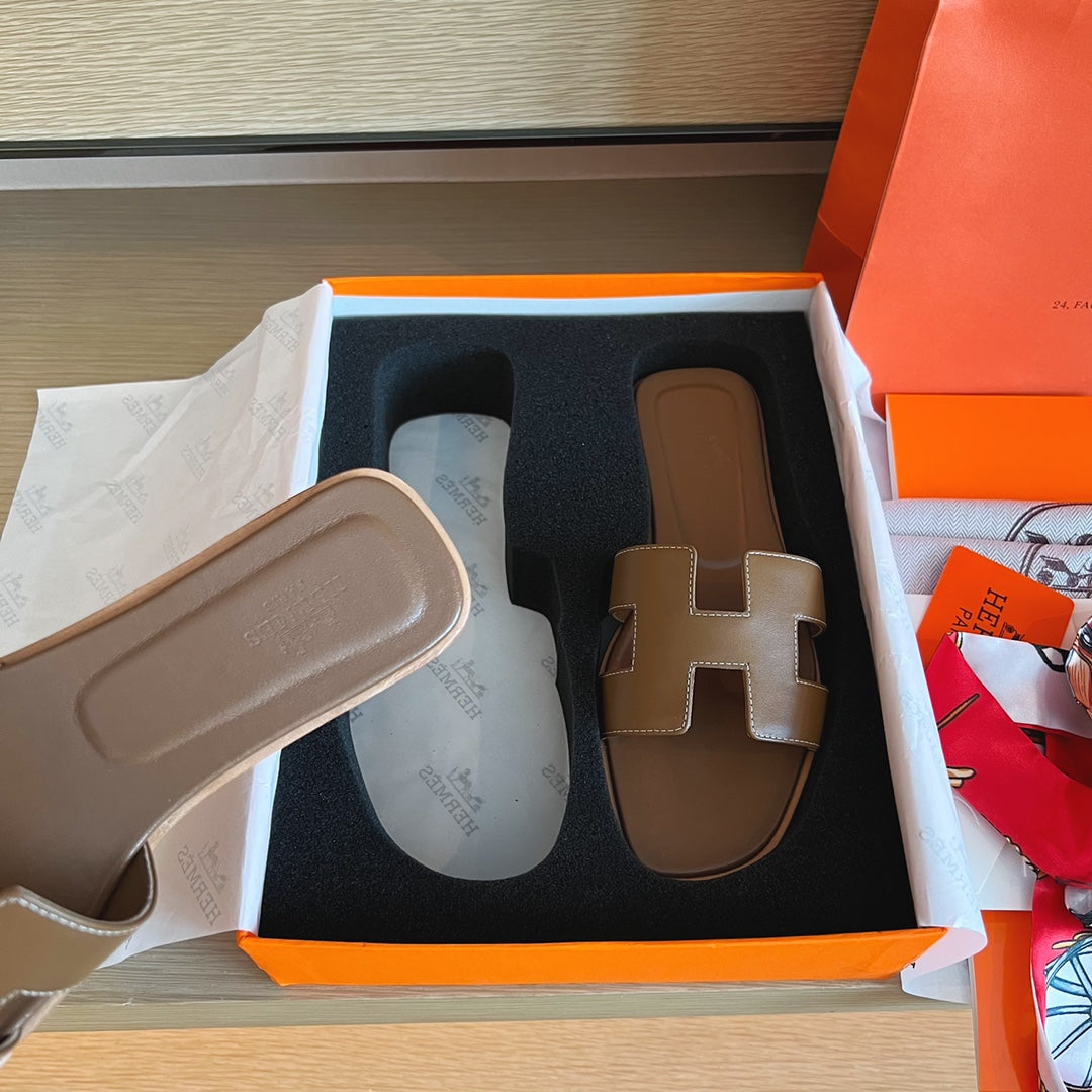 小愛款-經典H拖鞋 純色皮面 全包中底 咖色