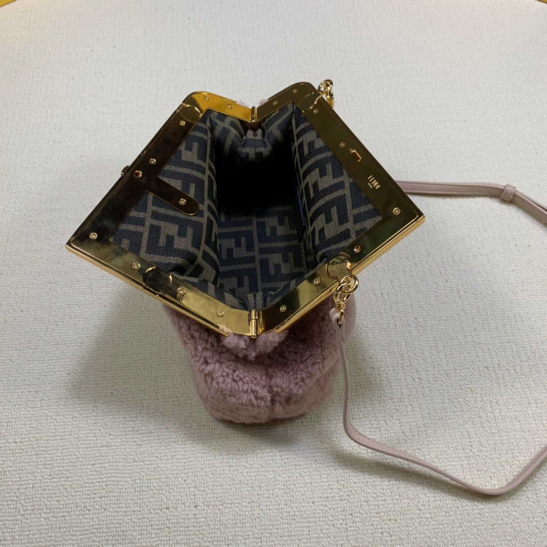 芬F家-FIRST-小號粉色羊毛手袋