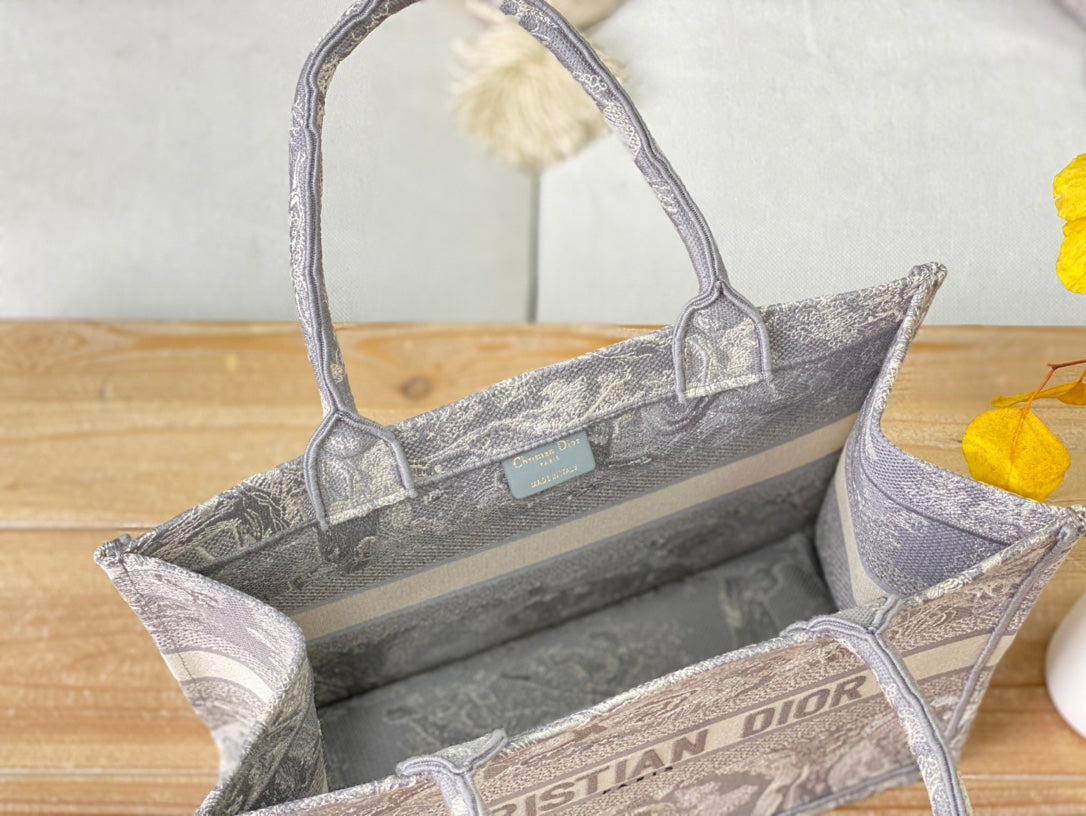 Dior Book Tote-小號36.5cm-淺灰老虎