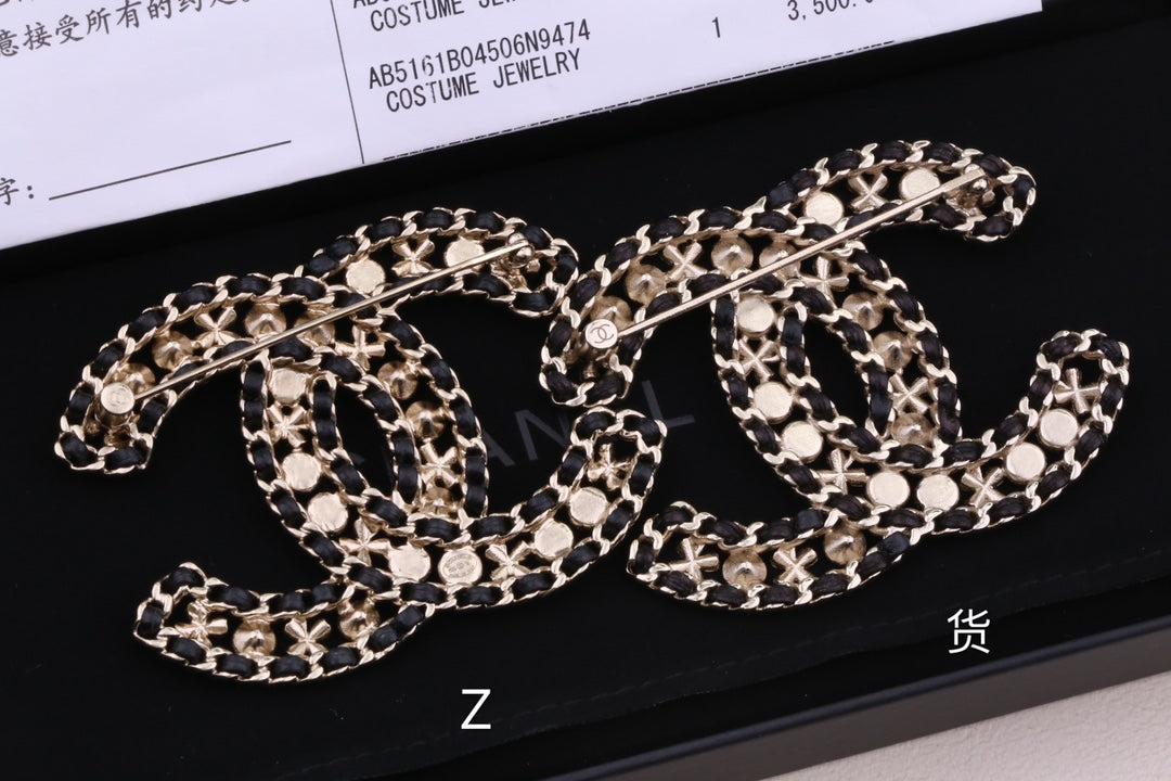 Chanel 胸針