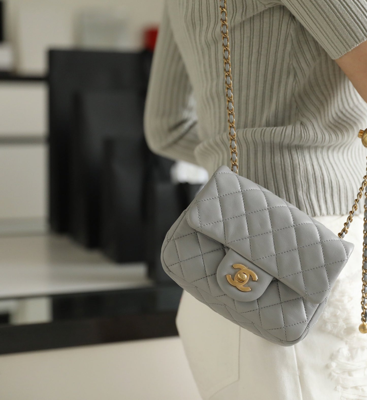 Chanel 金球方胖子口蓋包-灰色