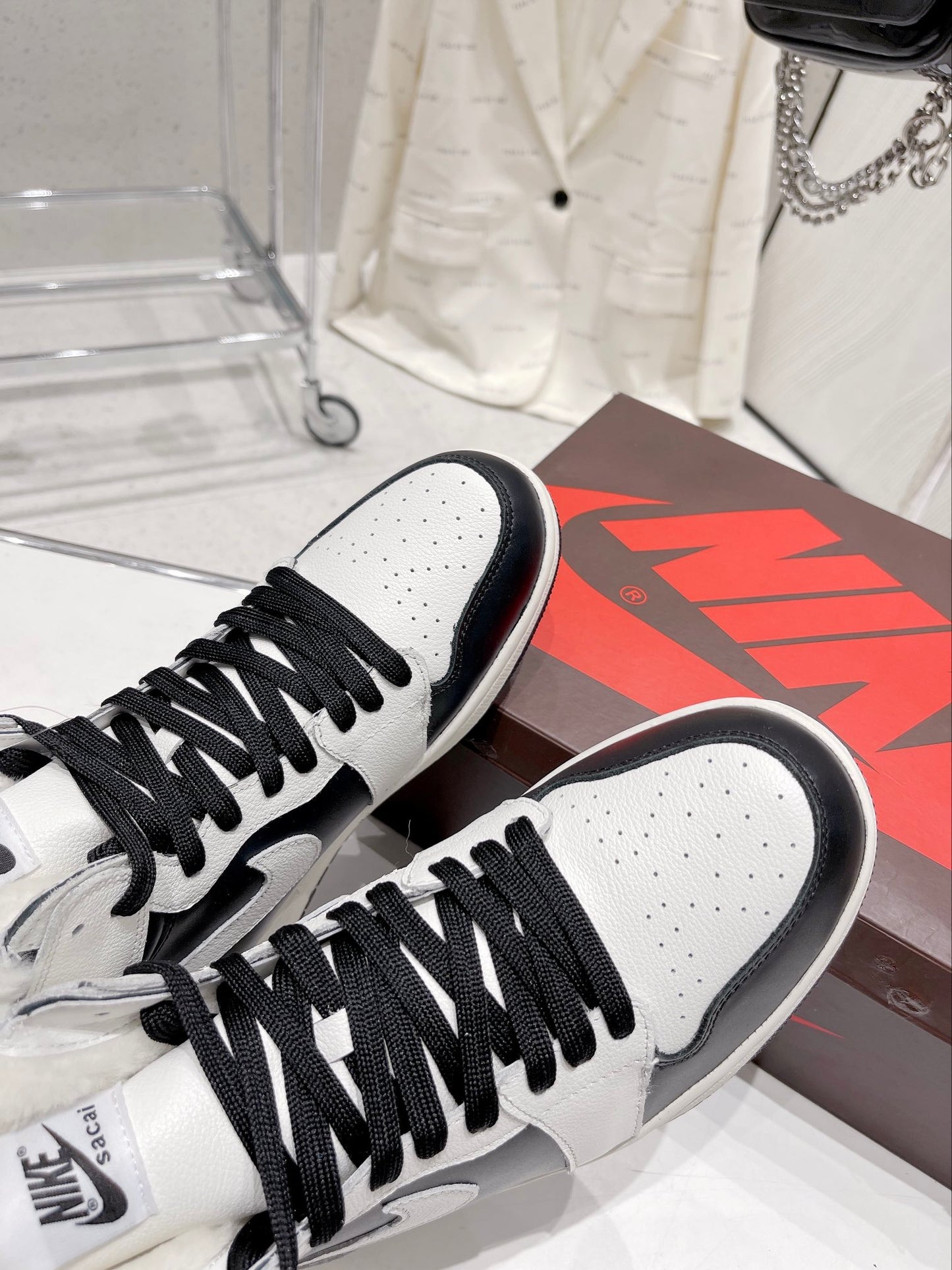 N1KE-WMNS Air Jordan 1 男女同款 黑色