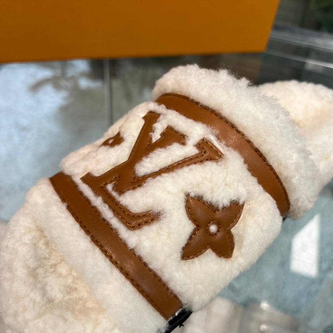 路L家-2022早春新款 毛毛拖鞋 白色