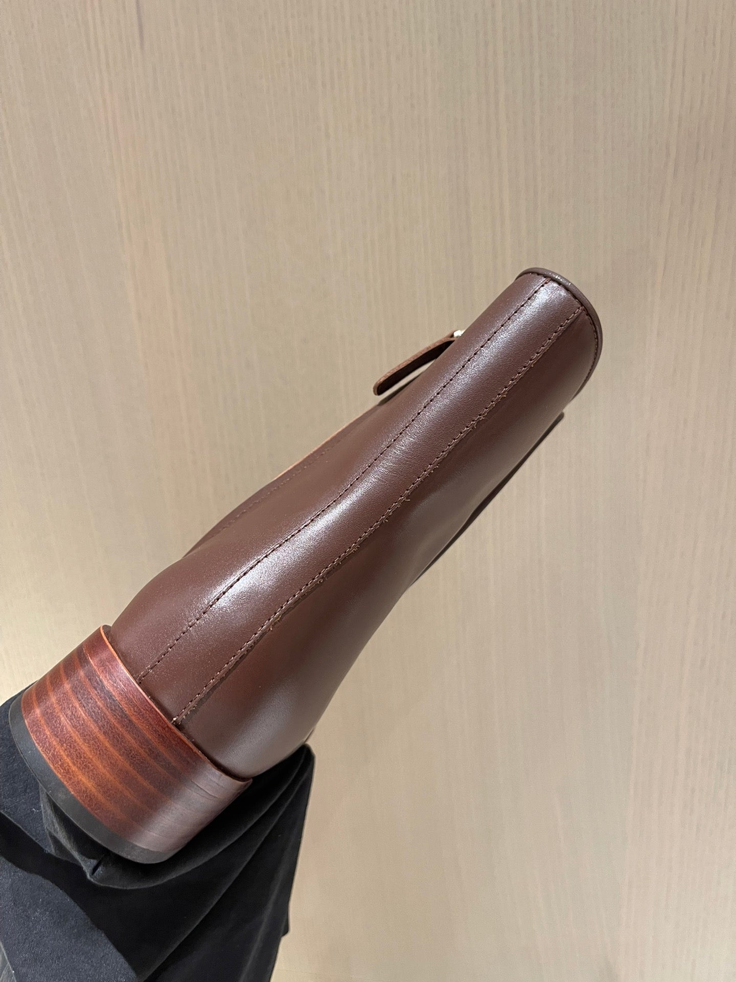 托德T-2022秋冬新款 麻花金扣粗跟短靴