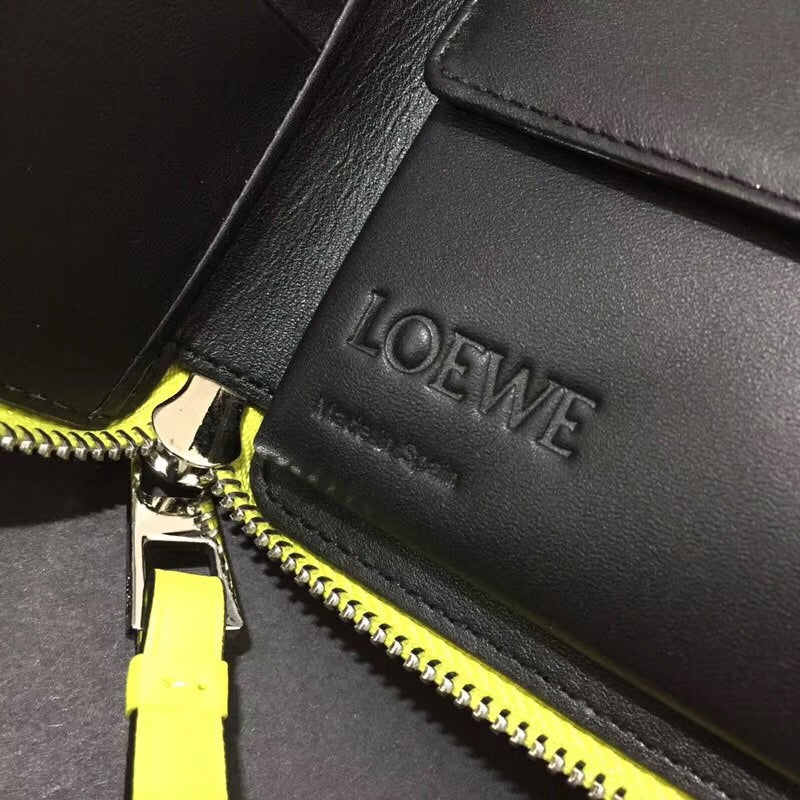 Loewe Puzzle系列 拉鍊短夾