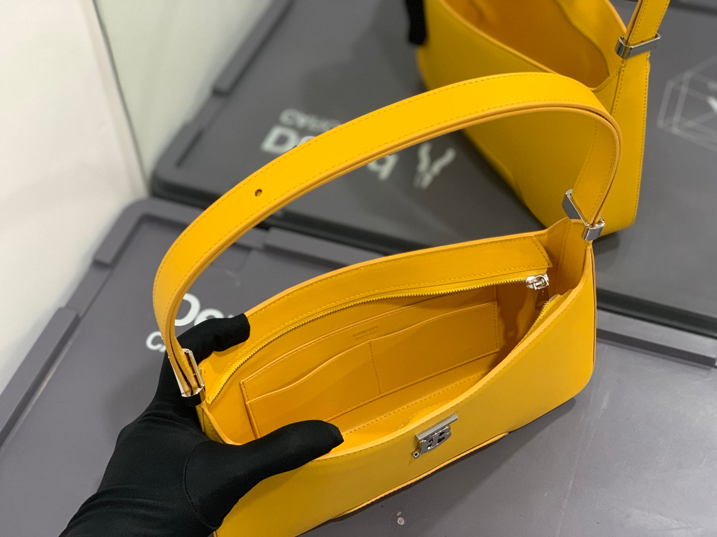 巴B家-新款 Tb shoulder bag 腋下斜挎包 黃色