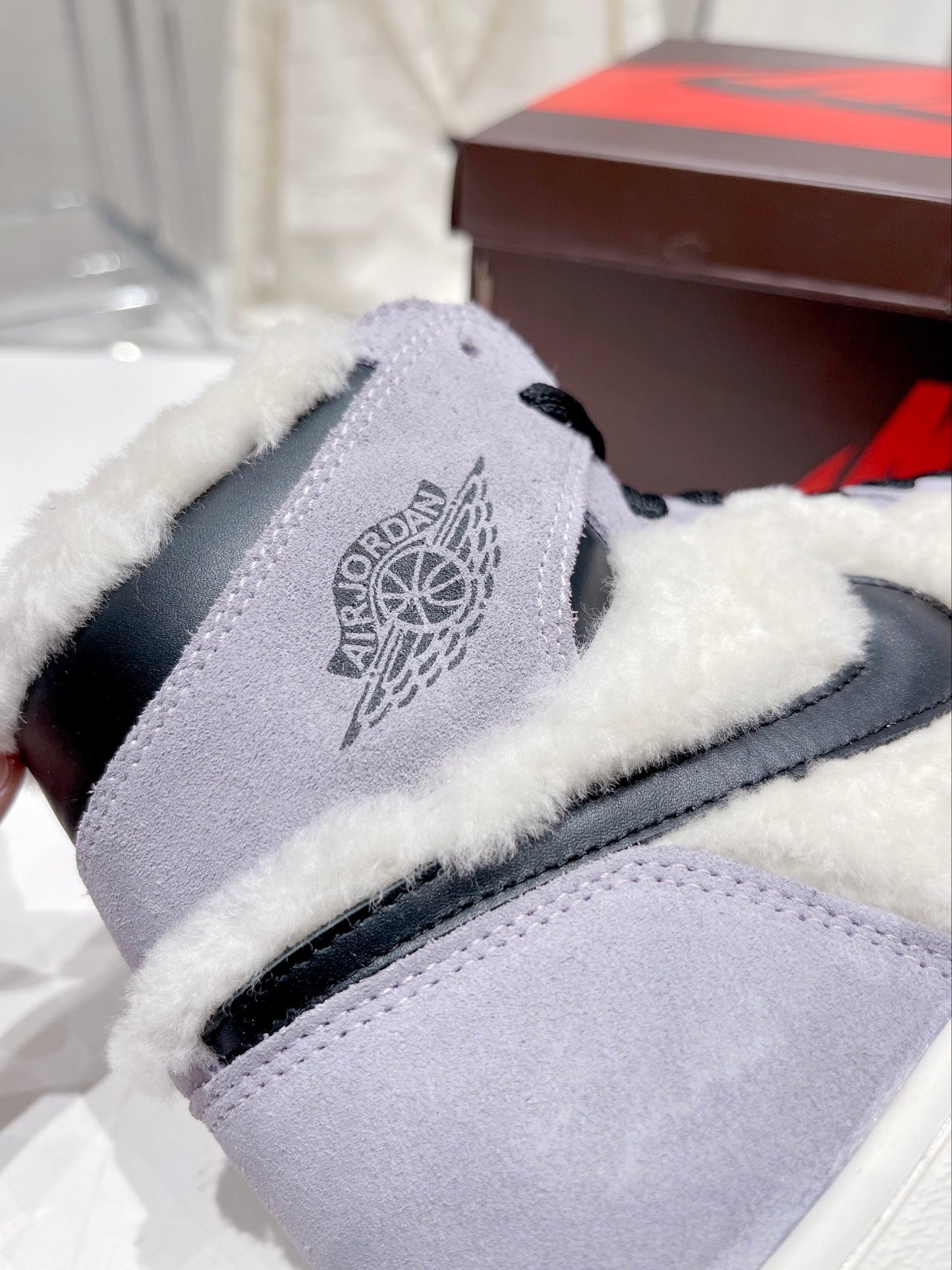 N1KE-WMNS Air Jordan 1 男女同款 毛毛款 灰色