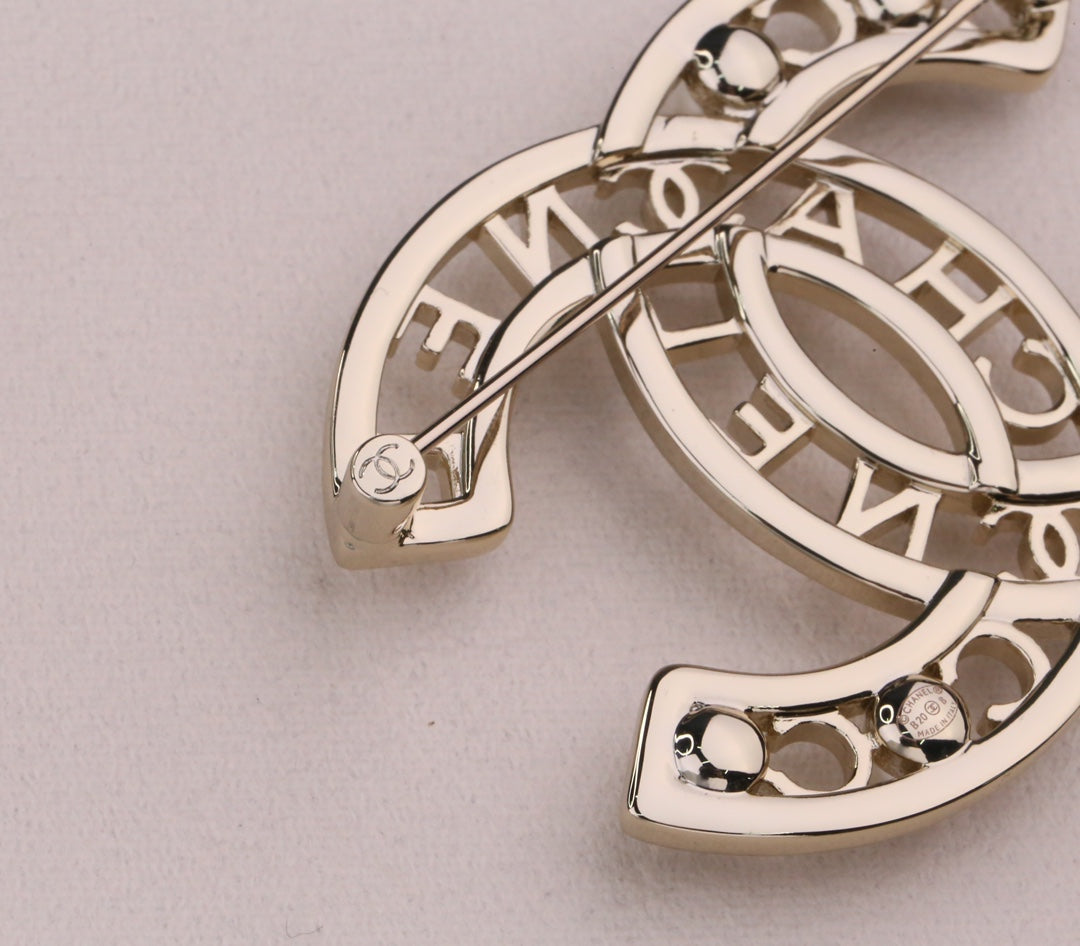 Chanel 胸針