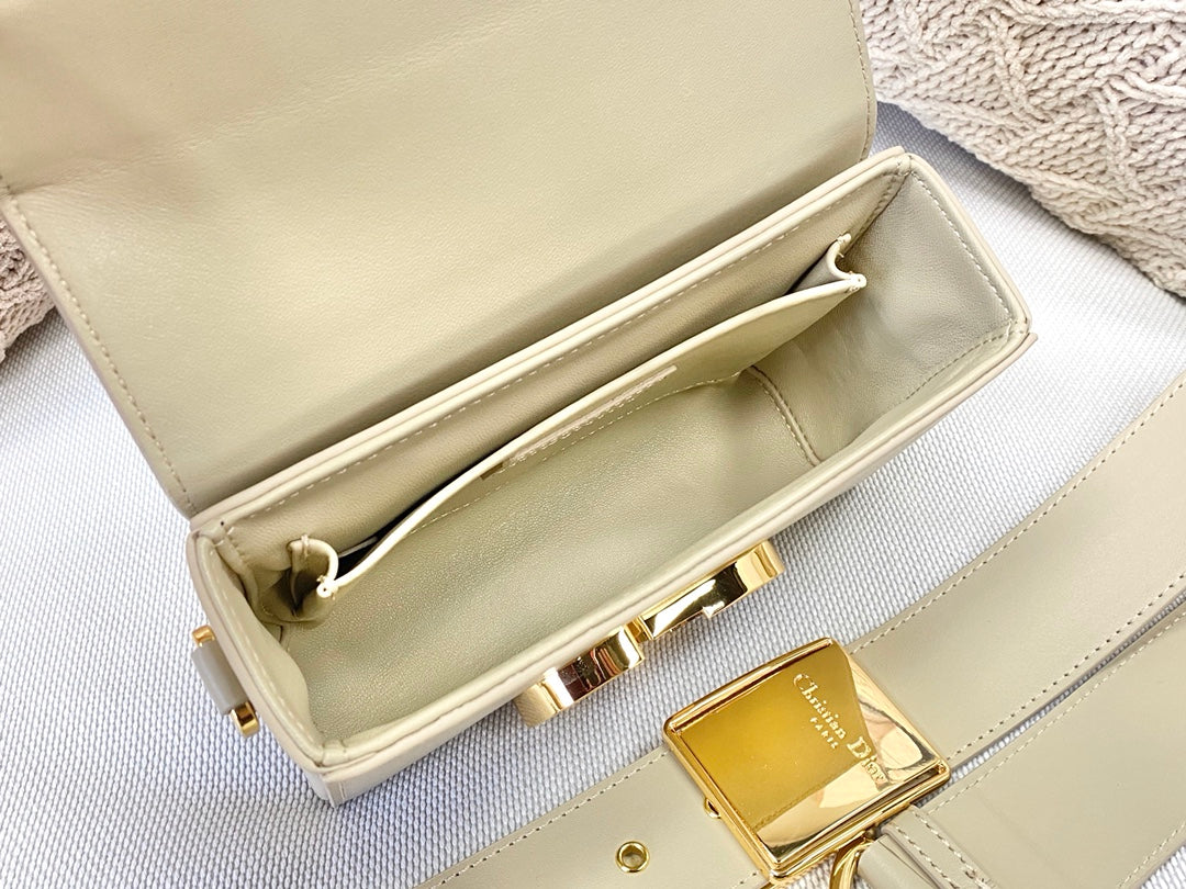 Dior 蒙田 Mini Box-平紋牛皮-珐瑯扣-17.5cm-熔岩棕