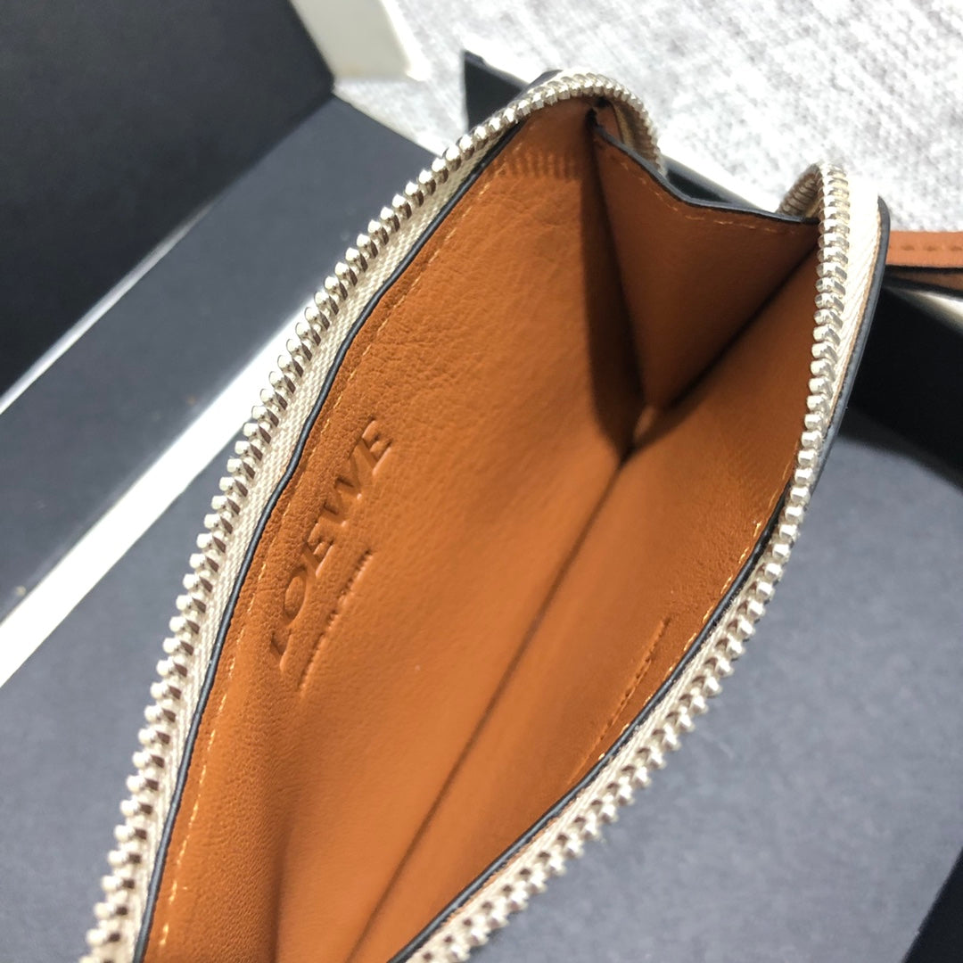 Loewe 貝殼拉鍊小卡包