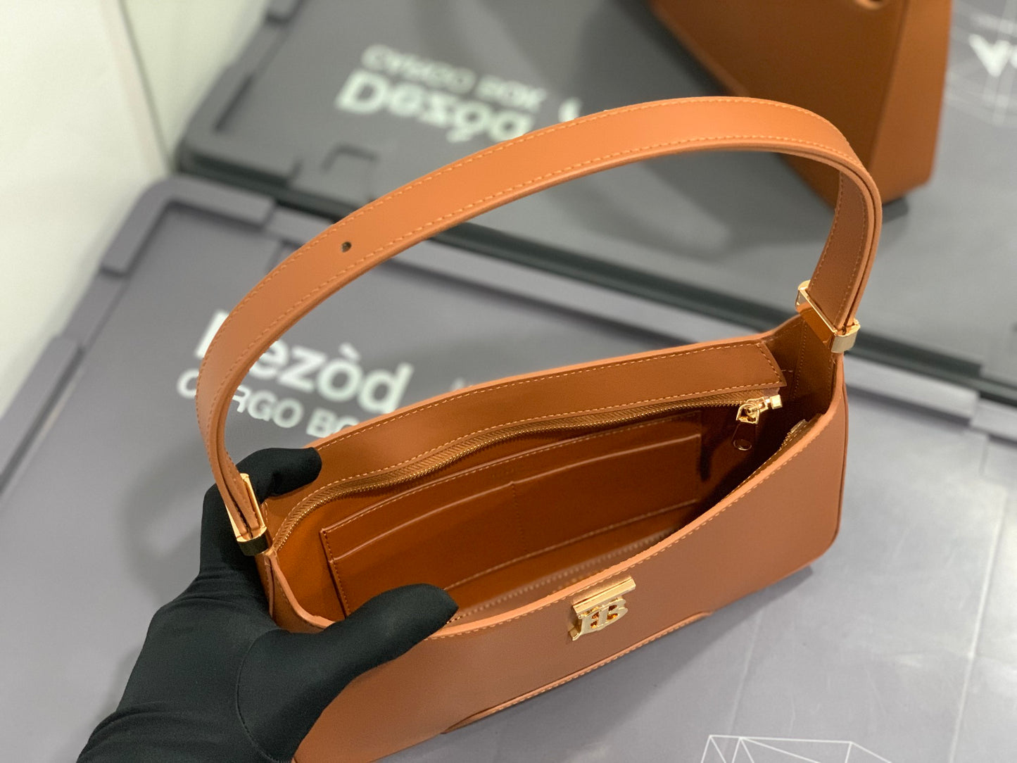 巴B家-新款 Tb shoulder bag 腋下斜挎包 咖色