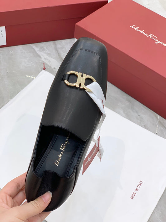Salvatore Ferragamo鞋-菲拉格慕 經典Gancini扣 小方頭 樂福鞋 黑