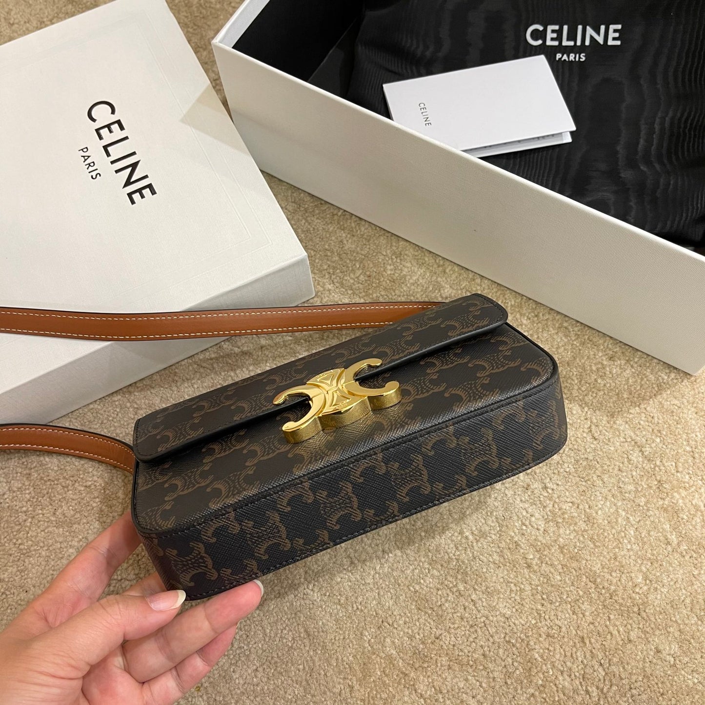 Celine Triomphe老花腋下包