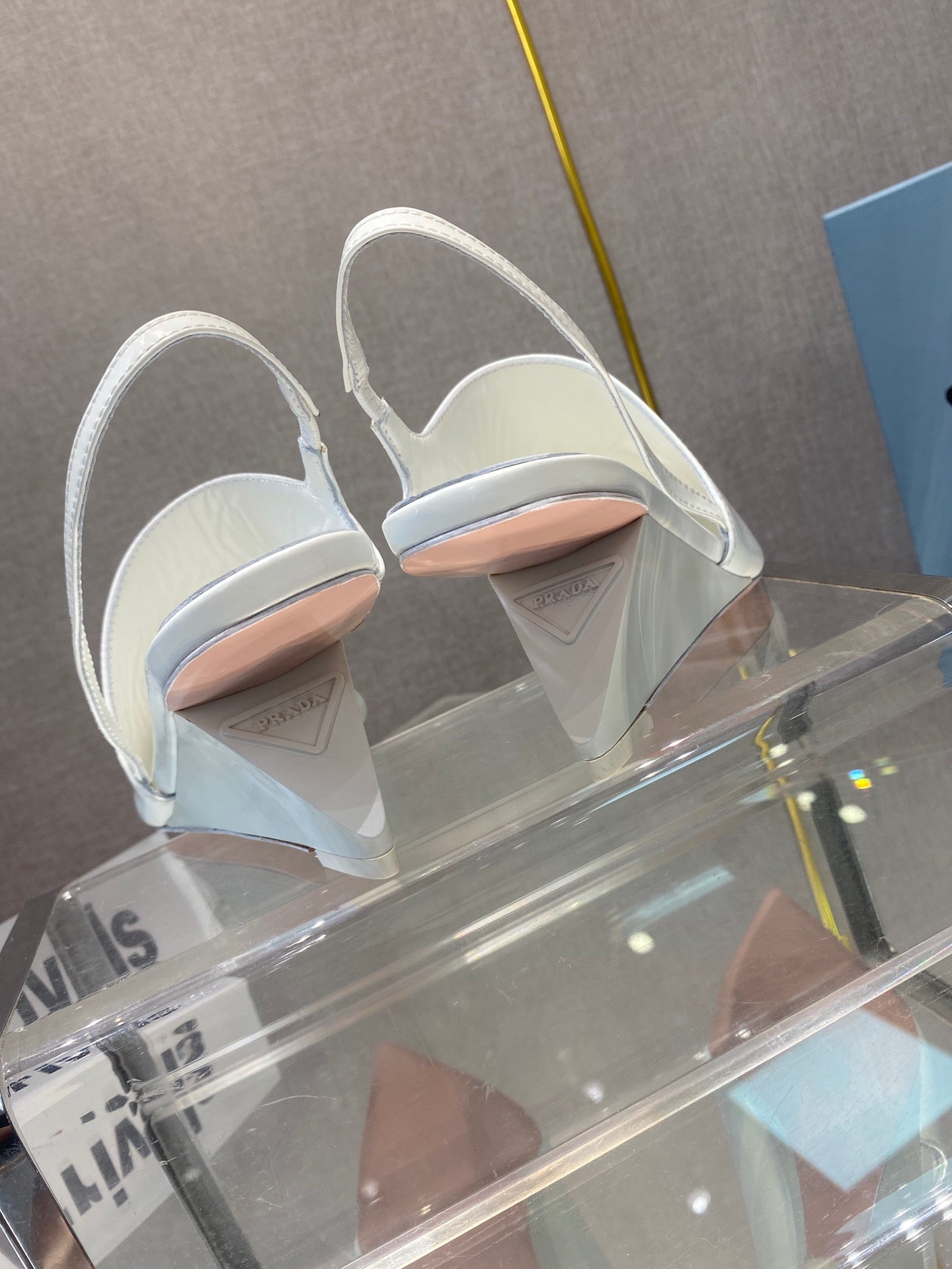 Prada 鞋-Prada 尖頭低跟量跟鞋
