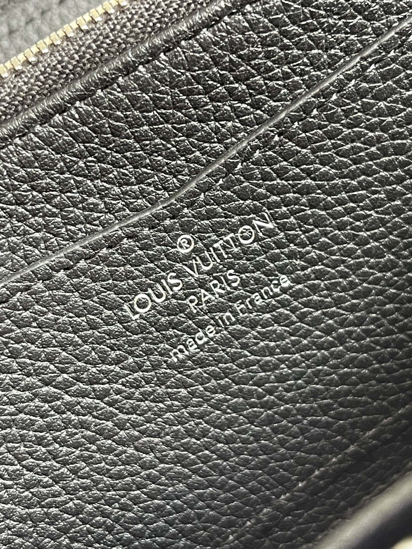 LV M62622 黑色 女士經典拉鍊長夾