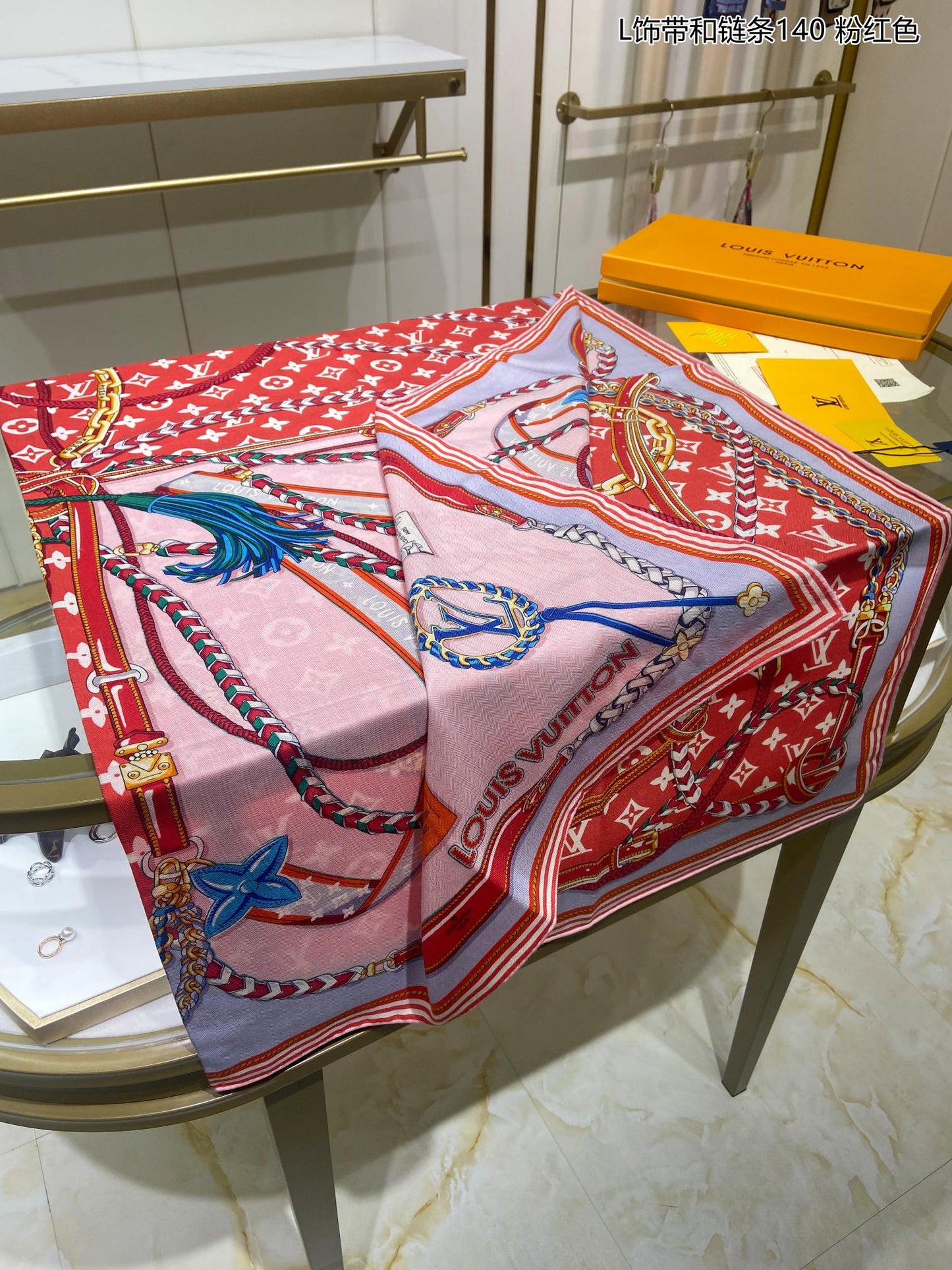 路L家-飾帶和鏈條 雙面Monogram Forever羊絨方巾 140cm