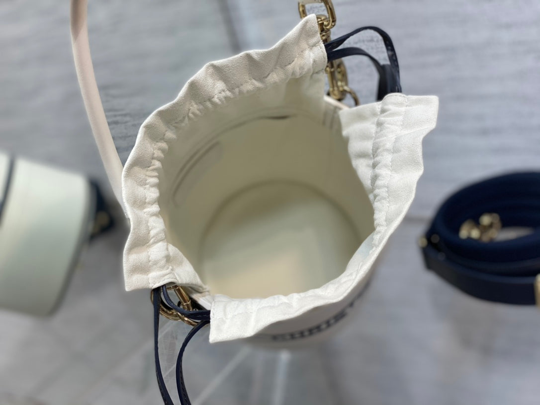 Dior-Vibe系列 迷你水桶包 白色