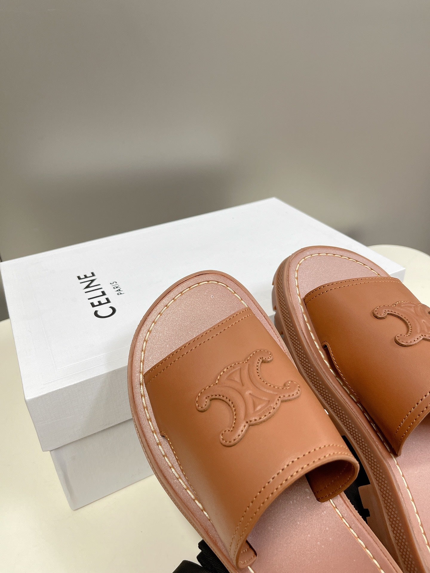 賽C家-22SS 牛皮壓印工藝拖鞋 35-40（41訂製）