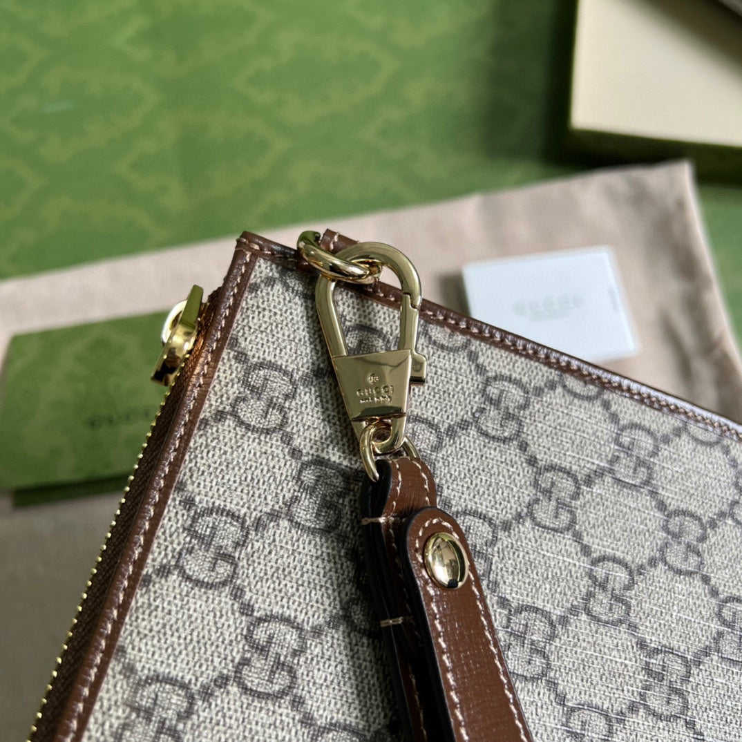 Gucci 經典老花手拿包