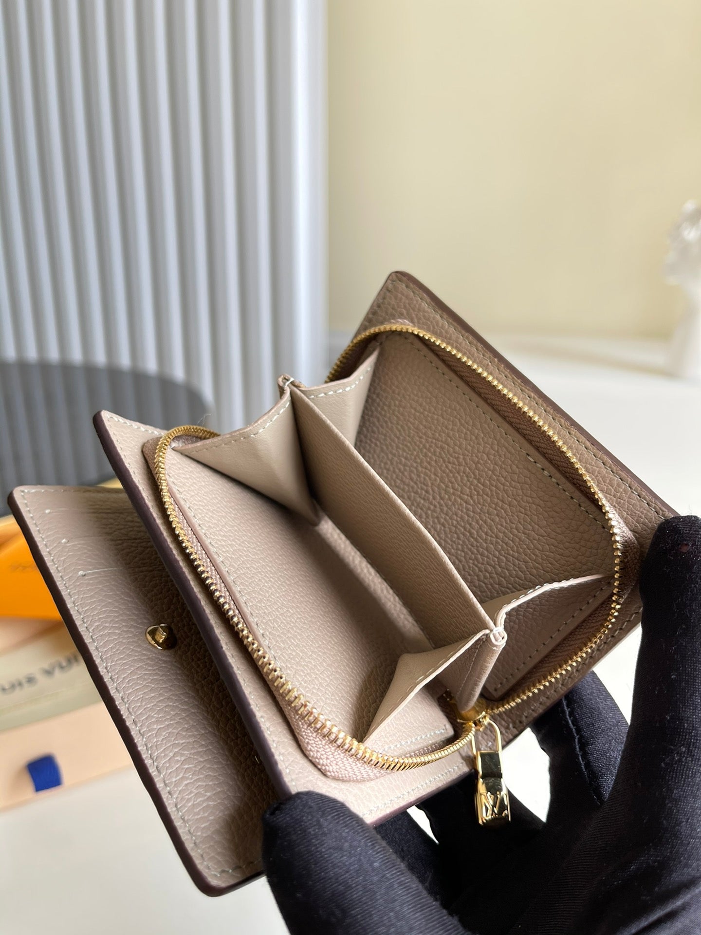 LV M80152 Cléa 短夾