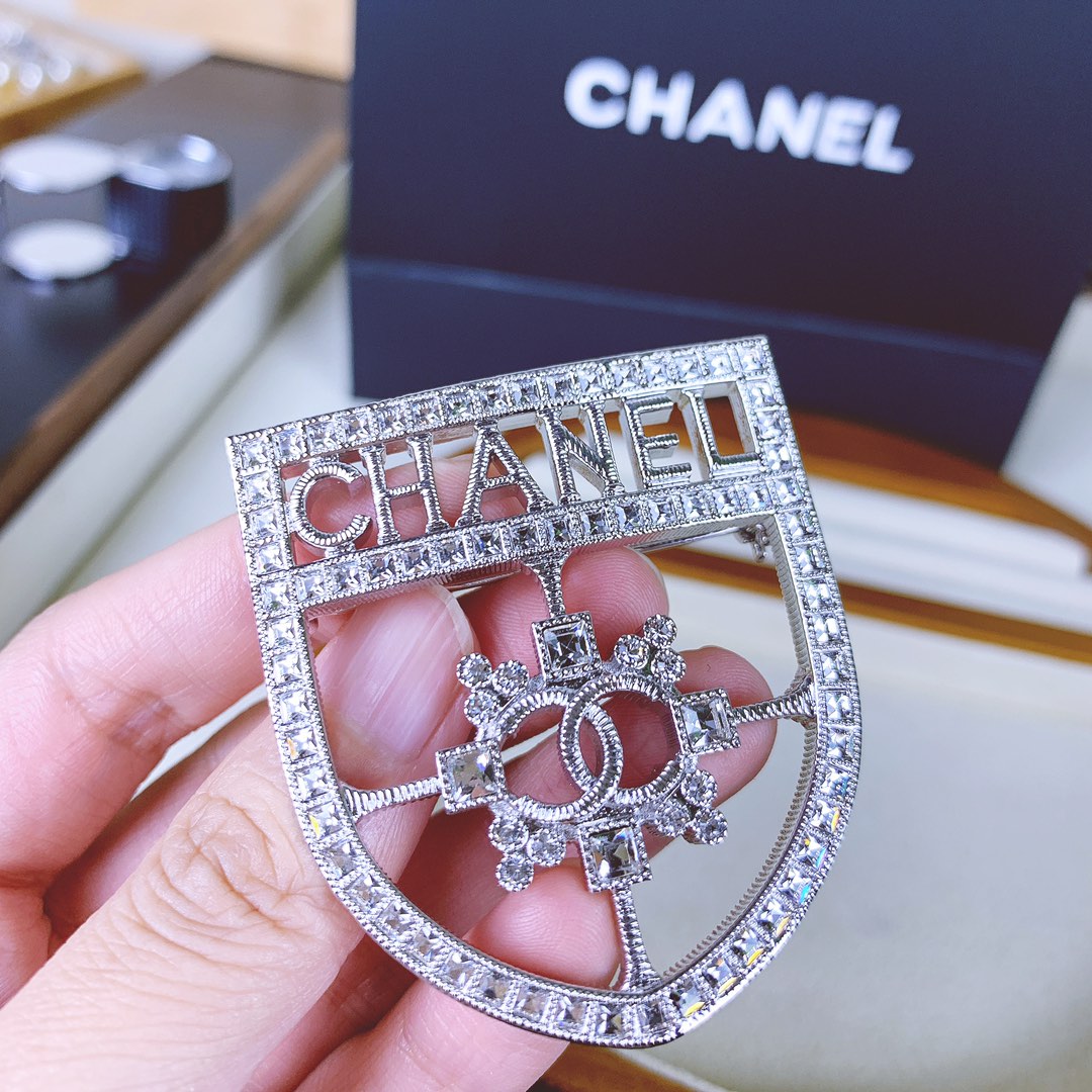 Chanel 胸針
