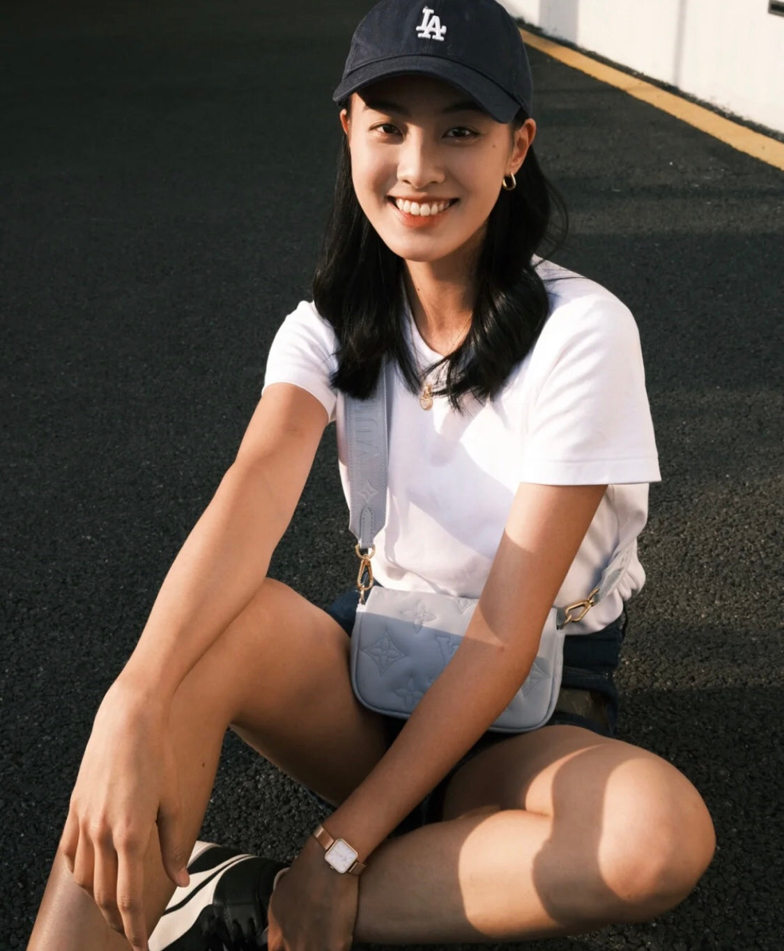 M81399 路L家-Wallet on Strap 手袋 鏈條包 白色 上身照