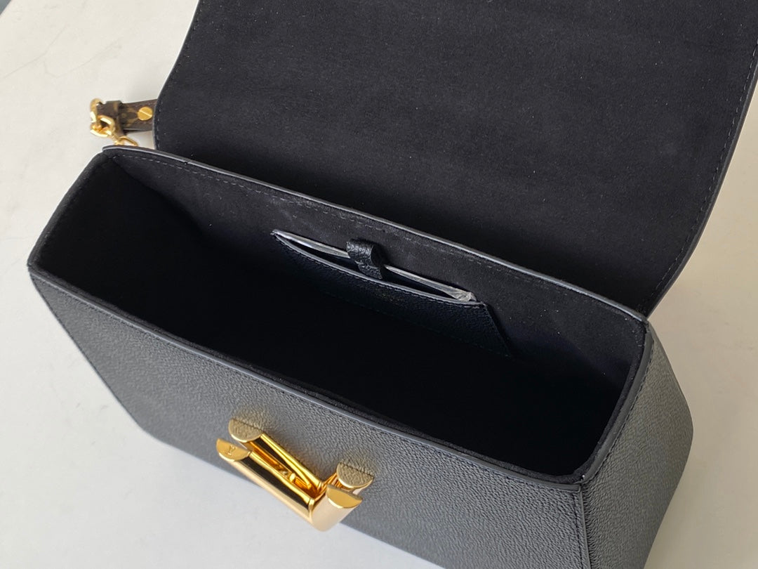 LV M57057 Twist 中號手袋