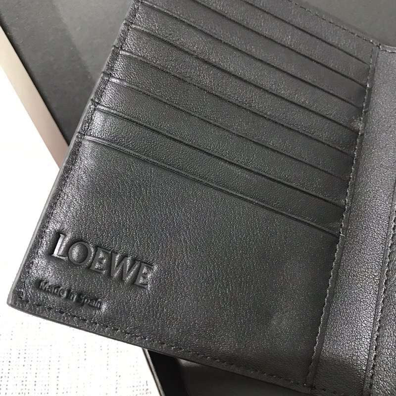 Loewe 對折中夾
