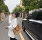 M45039 路L家-Onthego 手袋 中號 老花長肩帶 上身照