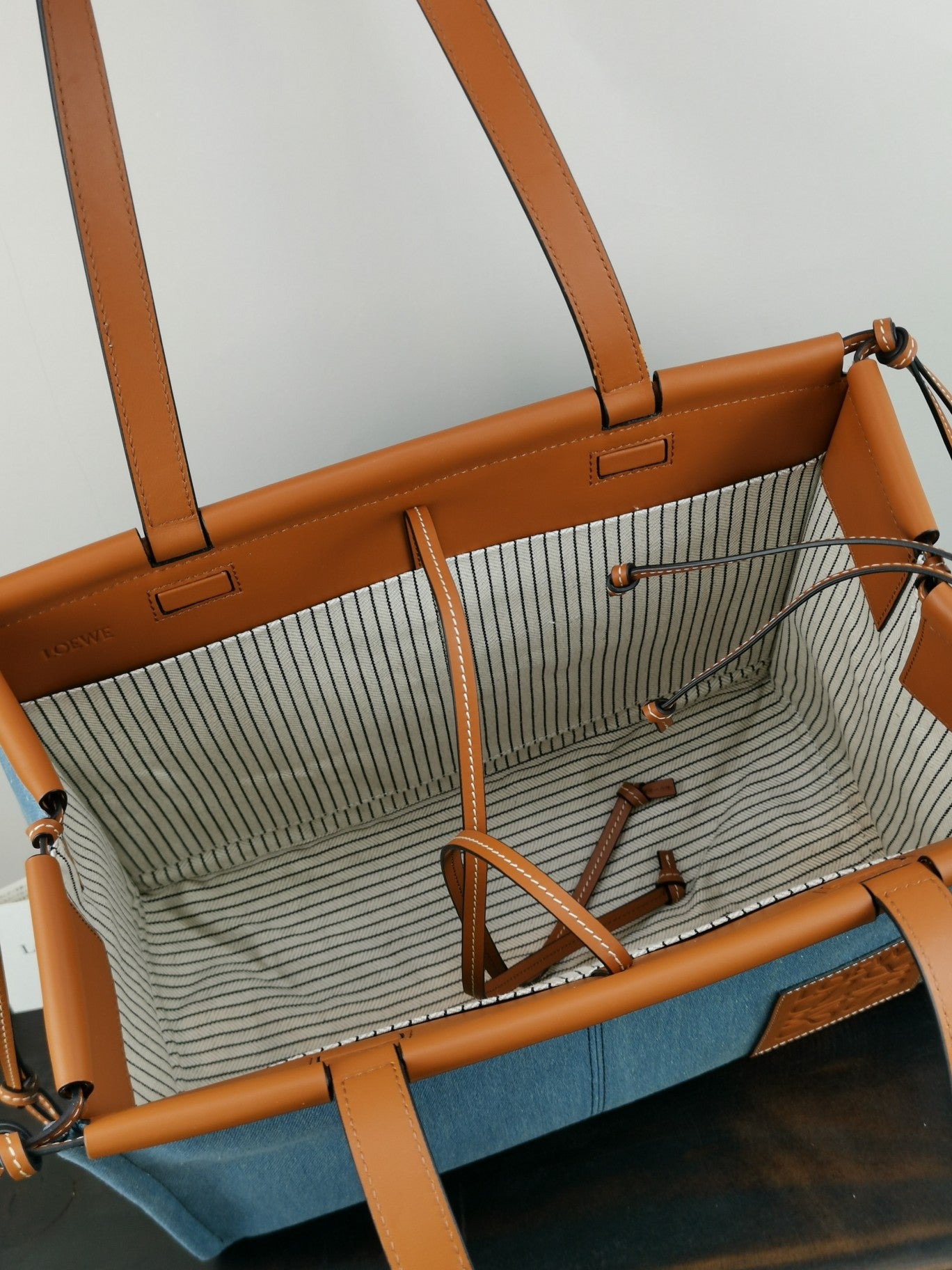 羅L威-Cushion tote 小牛皮 牛仔色