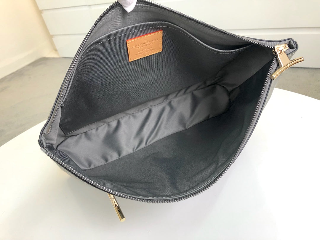 Lou-Monogram Titanium 手拿包