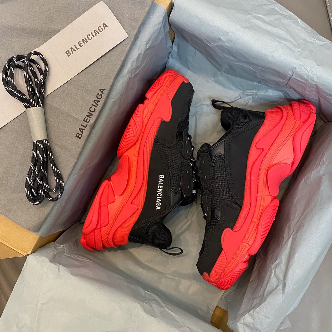 Balenciaga 巴黎世家-Triple S 老爹鞋